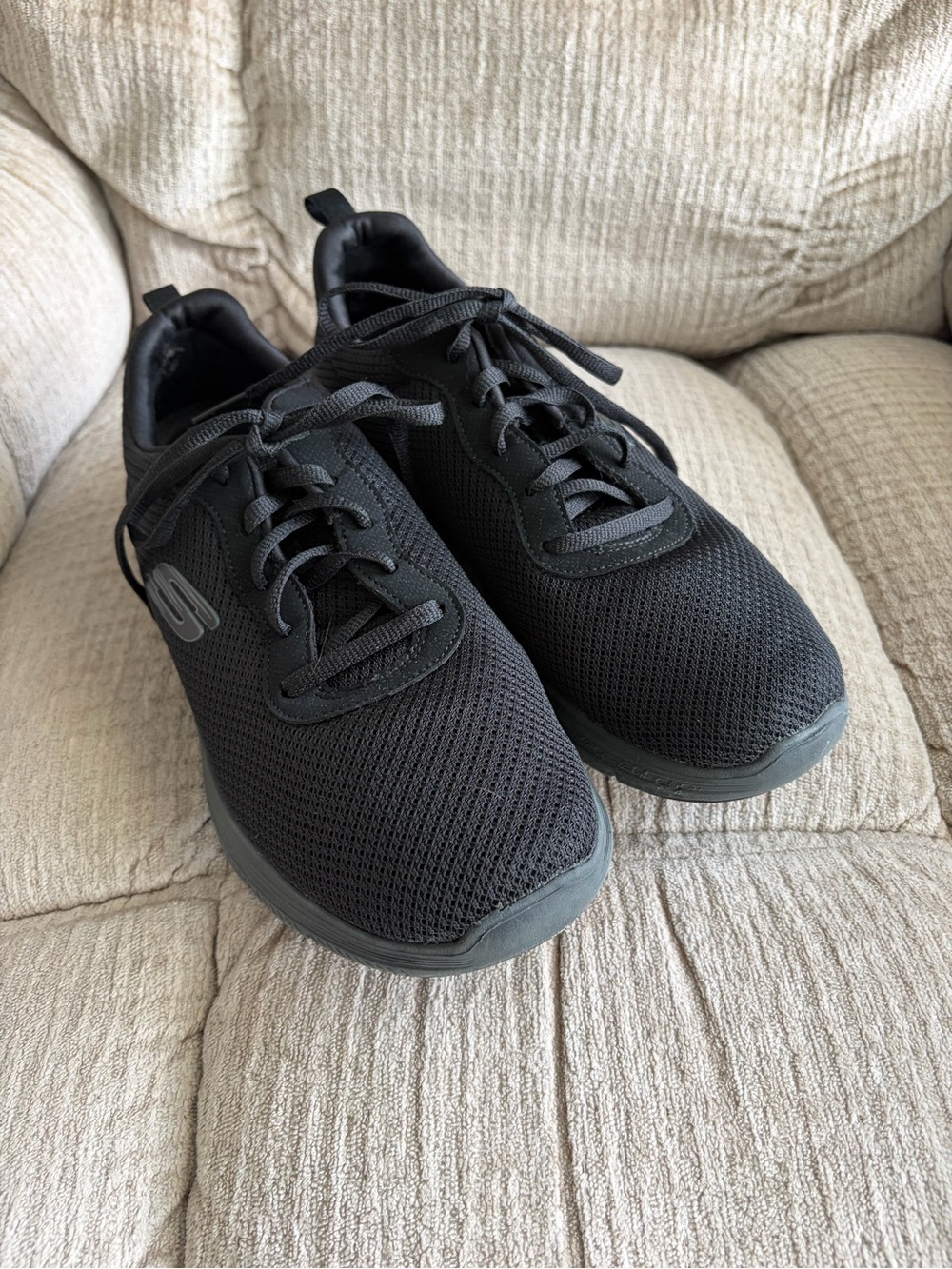 Skechers Women All-Black Lightweight Trainers